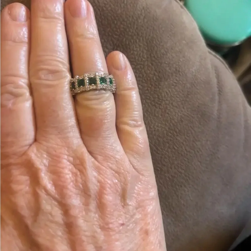 🆕 Beautiful Emerald Moissanite CZ Silver Cigar Band Ring